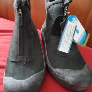 Clarks waterproof snow boots